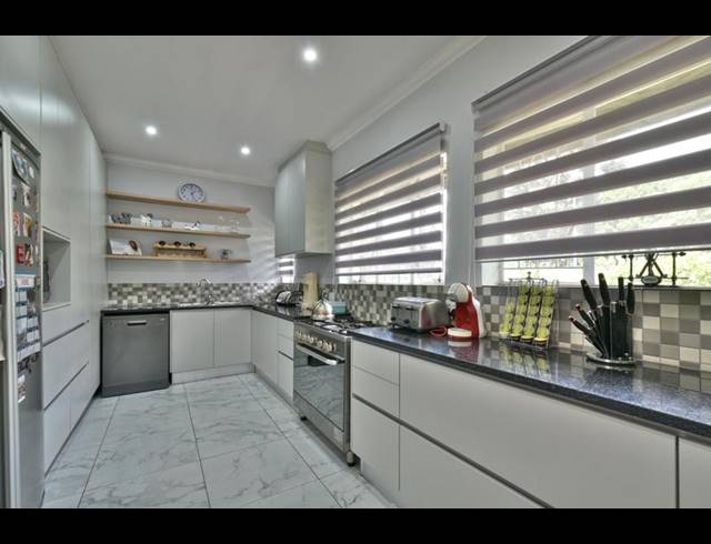 9 BEDROOM HOUSE FOR SALE IN BRACKENHURST